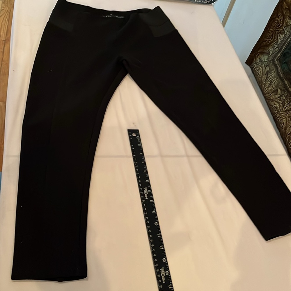 Zara size XL black cropped legging ,elastic insert on sides like new